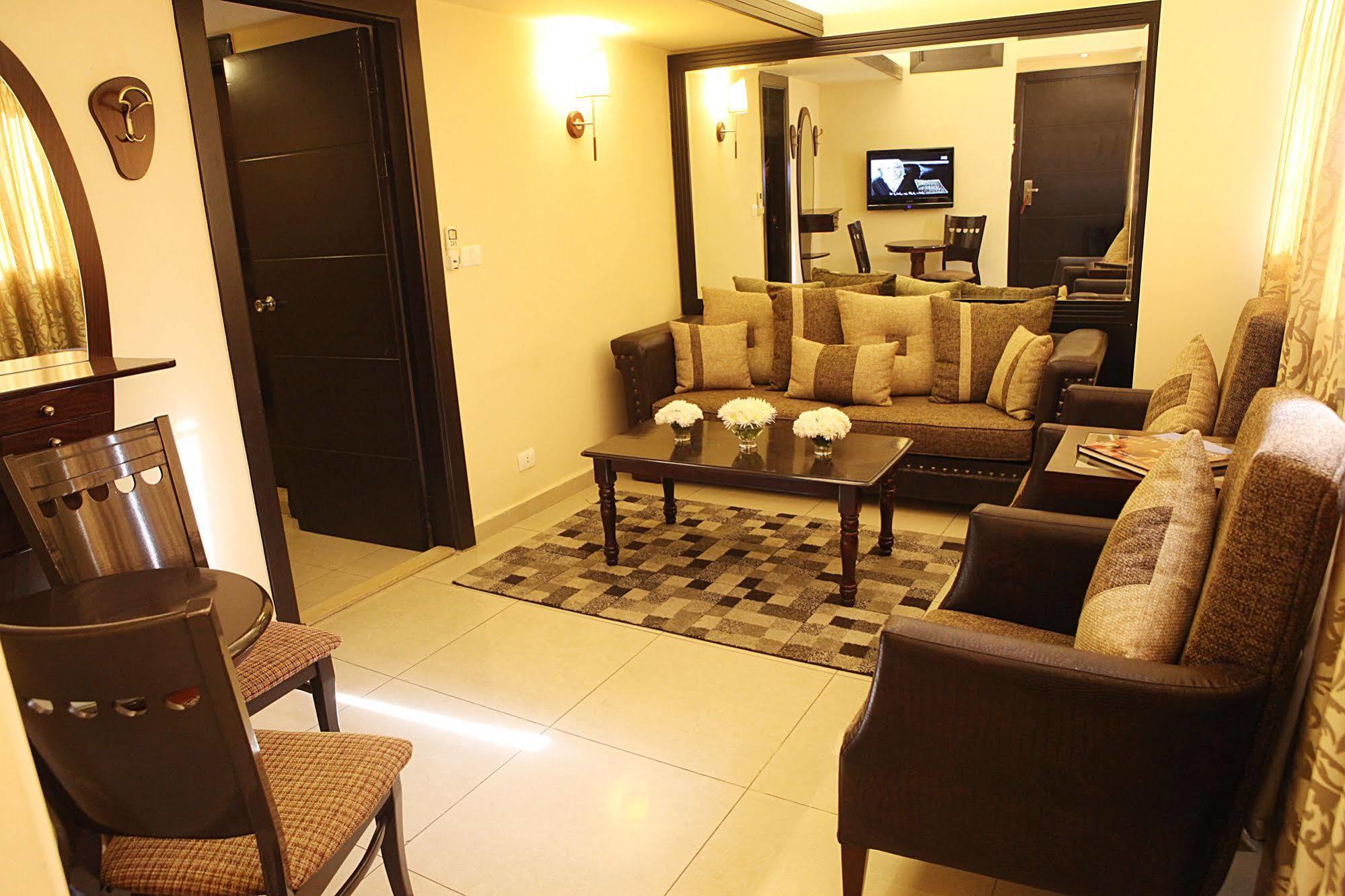 Mozart Hotel Бейрут Экстерьер фото